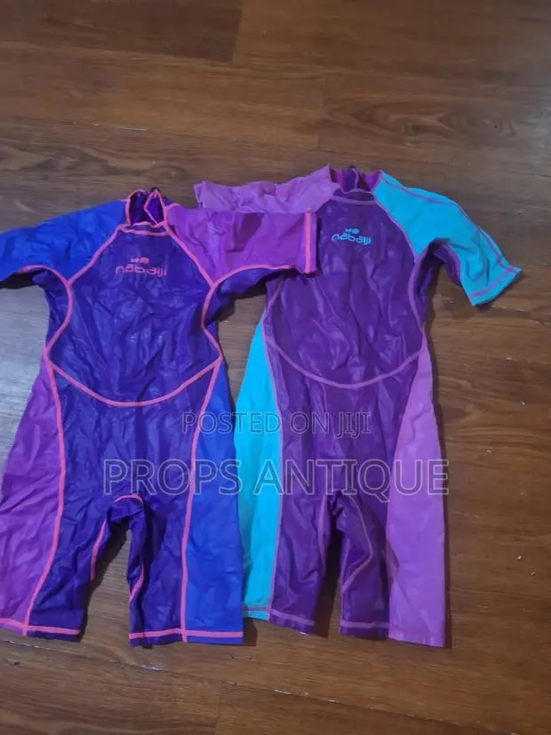 Twin Boys' Swimsuit · Photo 1