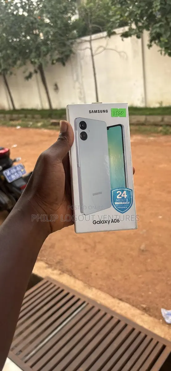 New Samsung Galaxy A06 64 GB Silver · Photo 1