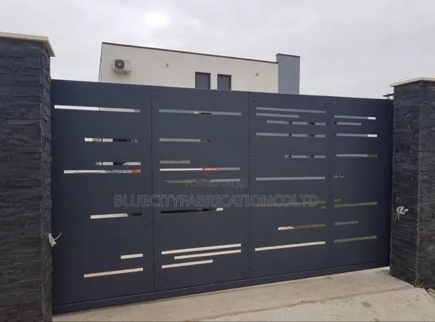 Sliding Gate · Photo 1
