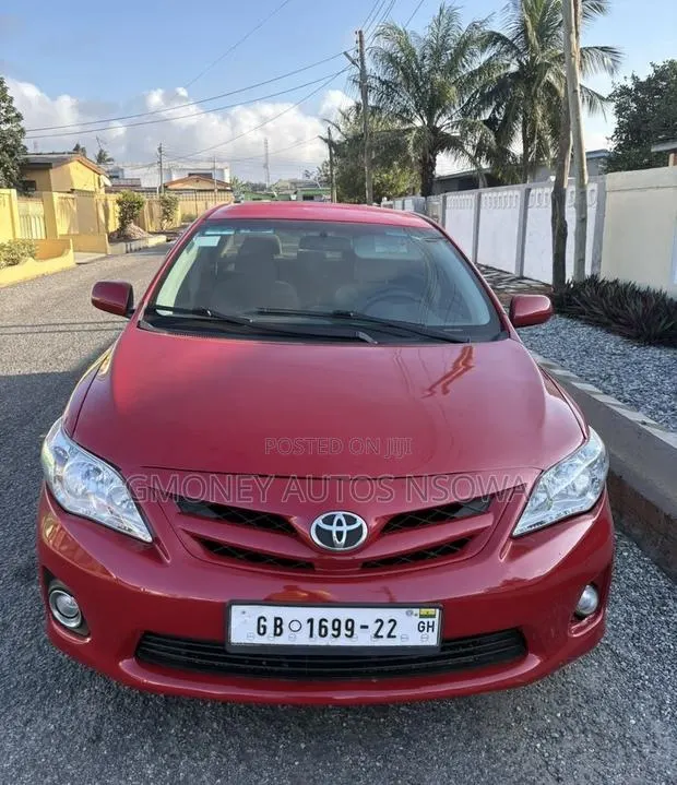 Toyota Corolla L 4dr Sedan (1.8L 4cyl 5M) 2013 Red · Photo 1