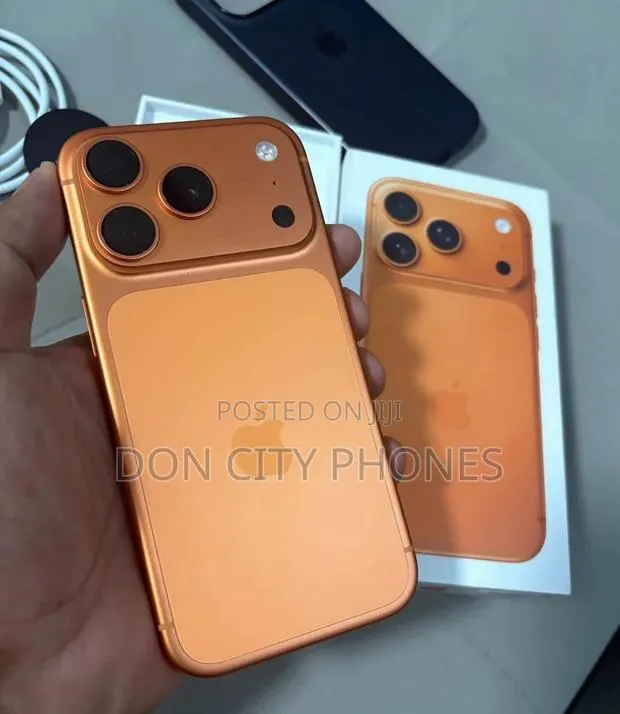 Apple iPhone 17 Pro Max 256 GB Orange · Photo 1