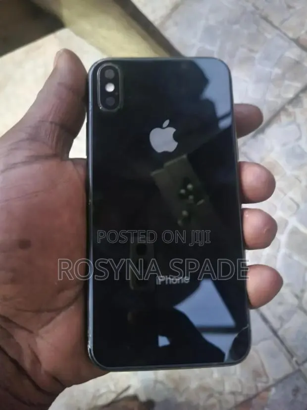 Apple iPhone X 64 GB Black · Photo 1