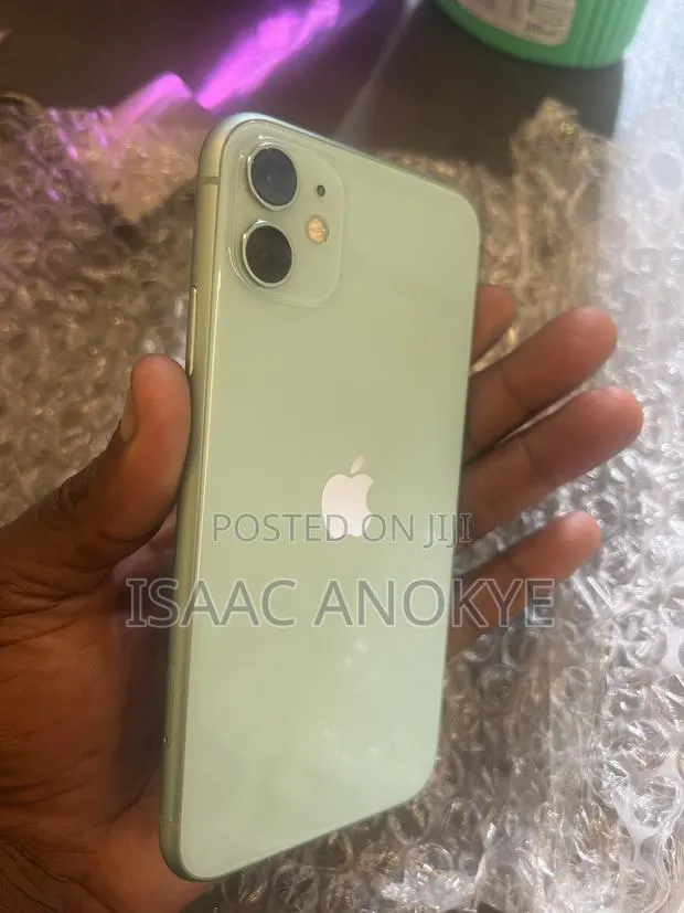 Apple iPhone 11 64 GB Gray · Photo 1