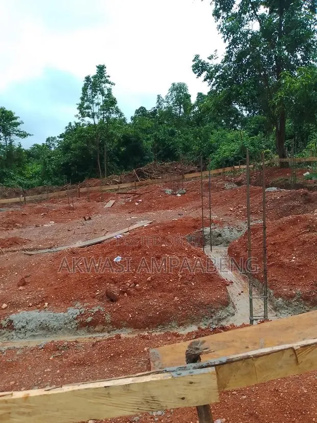 Full Plot at Ejisu Kwaso 100*80 the Plot Is Behind the Foundation · Photo 1