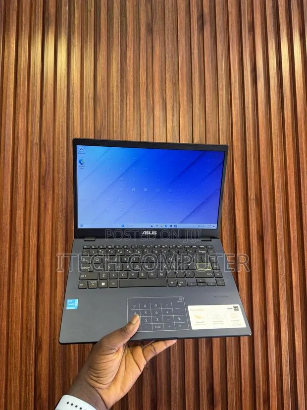 Laptop Asus Vivobook 14 4GB Intel Pentium SSD 128GB · Photo 1