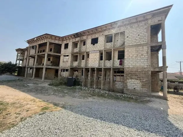20bdrm House in Weija for sale · Photo 1