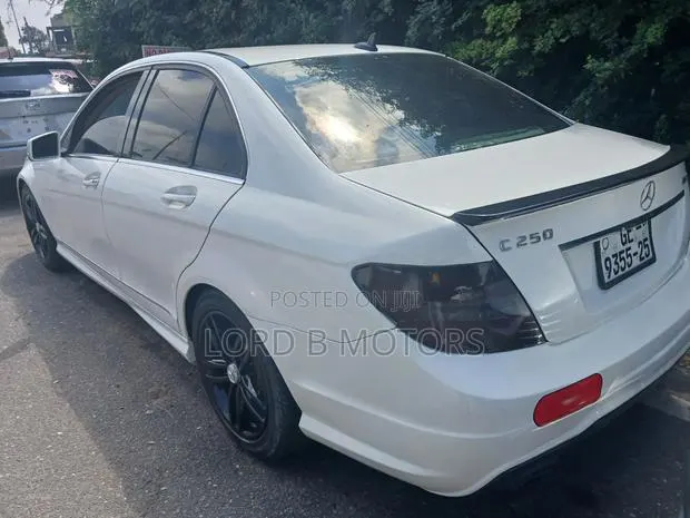 Mercedes-Benz C250 2013 White · Photo 1