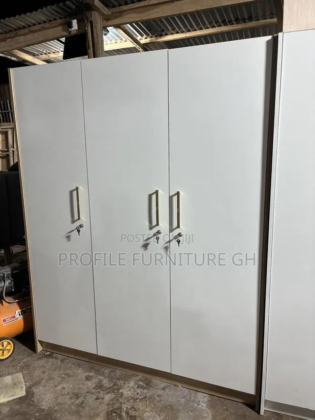 Upgraded Solid 3 Doors Wardrobe// Laminated 3in1 Wardrobe · Photo 1