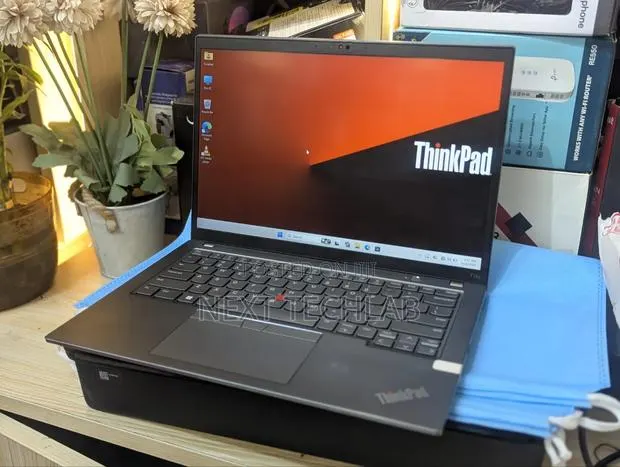 Laptop Lenovo ThinkPad T14 G3 16GB Intel Core i7 SSD 256GB · Photo 1