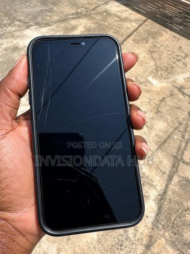 Apple iPhone 11 64 GB · Photo 1