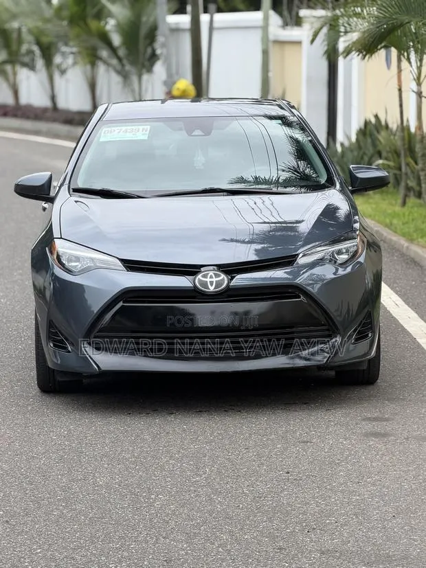 Toyota Corolla SE 4dr Sedan (1.8L 4cyl CVT) 2017 Gray · Photo 1