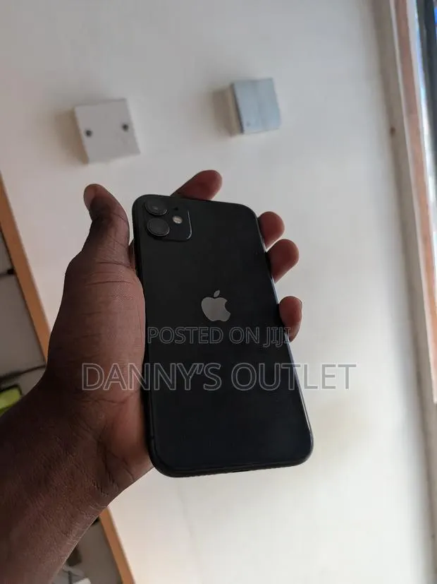 Apple iPhone 11 128 GB Black · Photo 1