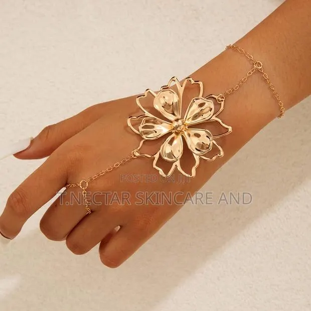 Ladies Hand Chain · Photo 1
