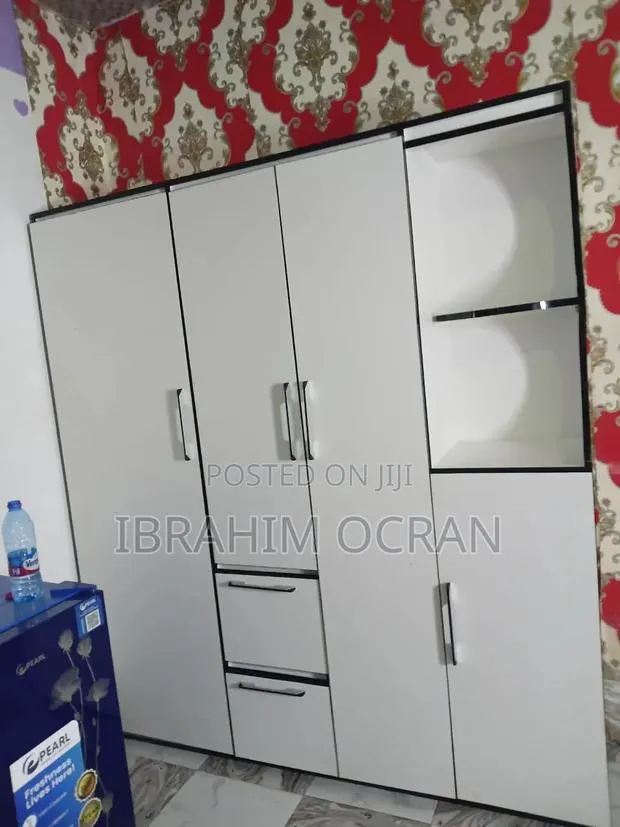 Modern Wardrobe · Photo 1
