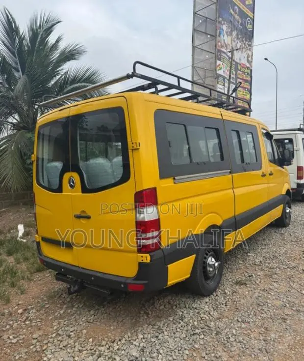 Mercedes-Benz Sprinter 2012 Yellow · Photo 3