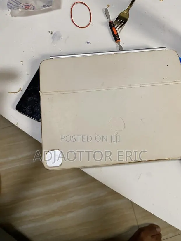 Mack Book Keyboard,neat and in a Good Condition · Photo 1