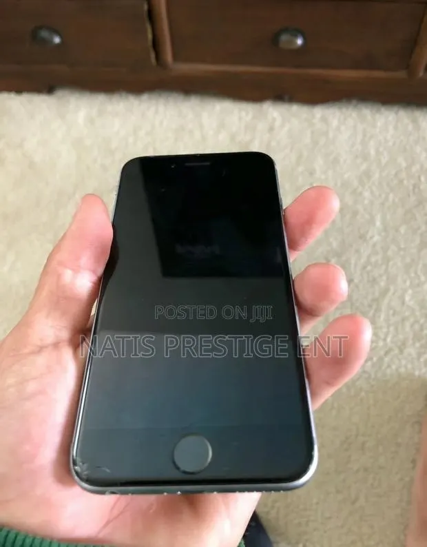 Apple iPhone 6s 32 GB Silver · Photo 1