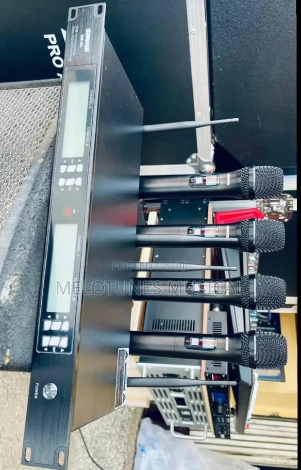 Shure Am-401 4in1 Professional 4 Channel Uhf Wireless Microphone · Photo 1