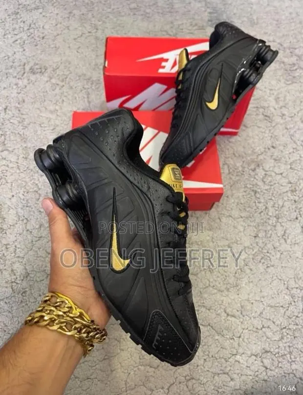 Original Nike Shox R4 Black/Gold · Photo 1