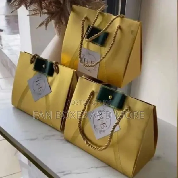 Triangular Paper Bag (For Various Events) · Photo 1