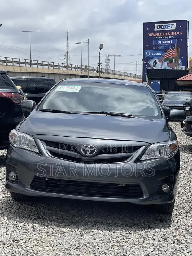 Toyota Corolla LE Special Edition 4dr Sedan (1.8L 4cyl 4A) 2013 Gray · Photo 1