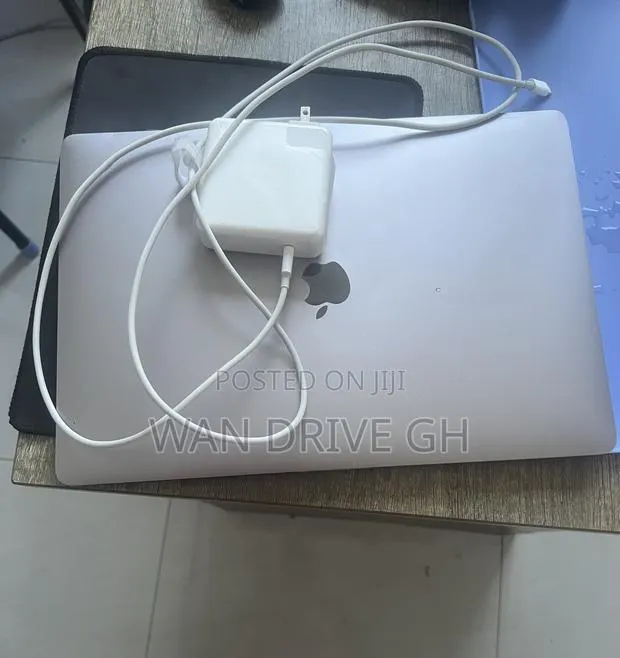 Laptop Apple MacBook Pro 2017 16GB Intel Core i7 SSD 256GB · Photo 1