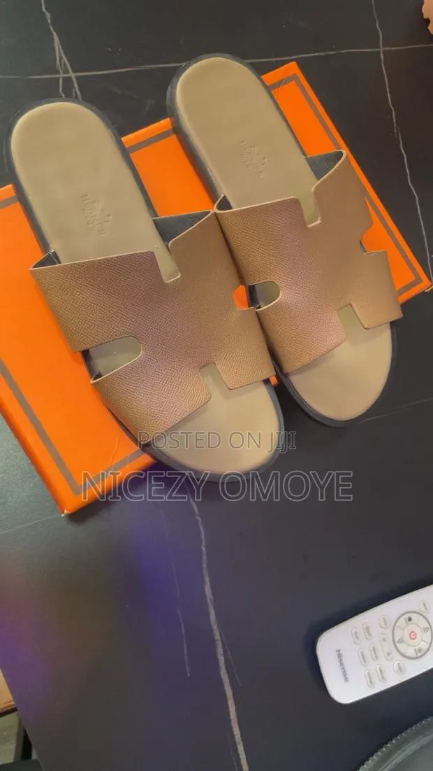 Hemez Slippers · Photo 1
