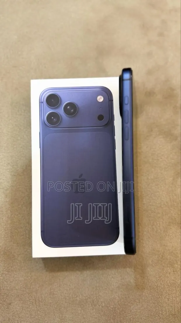 Apple iPhone 17 Pro Max 256 GB Blue · Photo 1