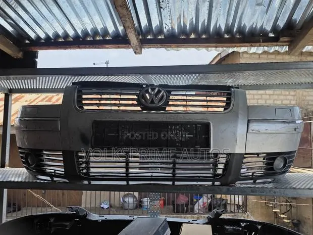 Homeused Front Bumper Fit VW Passat 2002 - 2004 · Photo 1