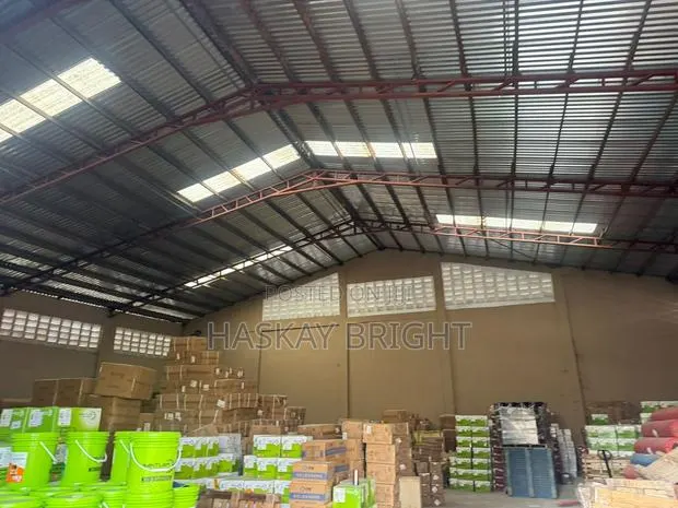 700 SQM Warehouse With 3 Unit 2 Bedroom Apartment for Rent at Achimota · Photo 1