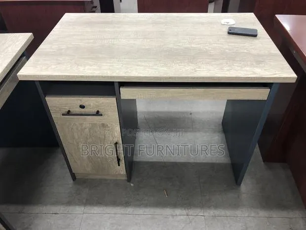 Office Table With Drowners · Photo 1