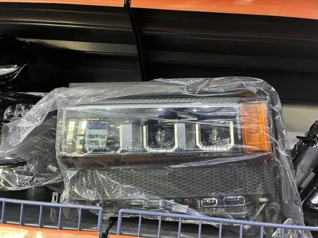 Headlight Land Cruiser Prado 2022-2023-2024-2025With Charger · Photo 1