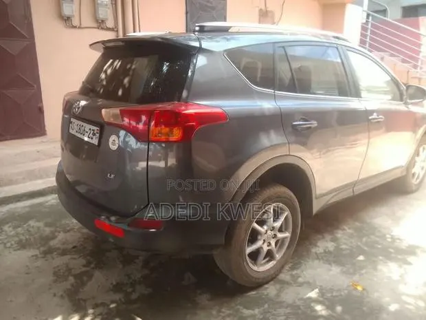 Toyota RAV4 XLE 4dr SUV AWD (2.5L 4cyl 6A) 2015 Black · Photo 1