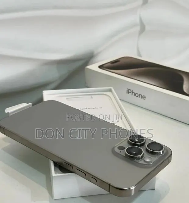 Apple iPhone 15 Pro Max 256 GB Silver · Photo 1
