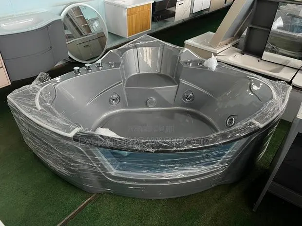 Imported Jacuzzi Bathtub Complete · Photo 1