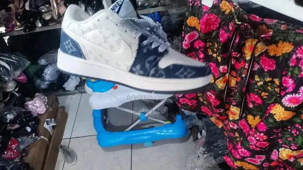 Boys Neakers · Photo 3