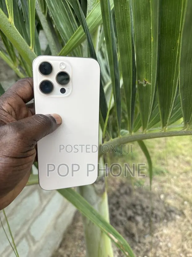 Apple iPhone 16 Pro Max 256 GB White · Photo 1