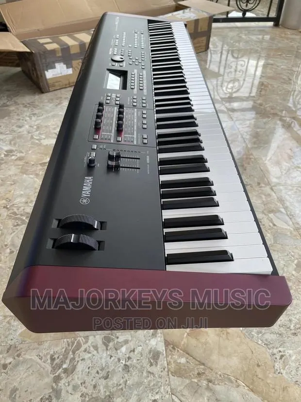 Yamaha Moxf8 Music Production Keyboard · Photo 1