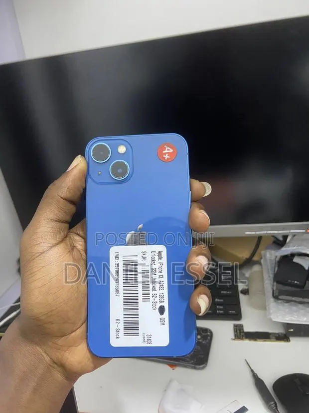 Apple iPhone 13 128 GB Blue · Photo 1