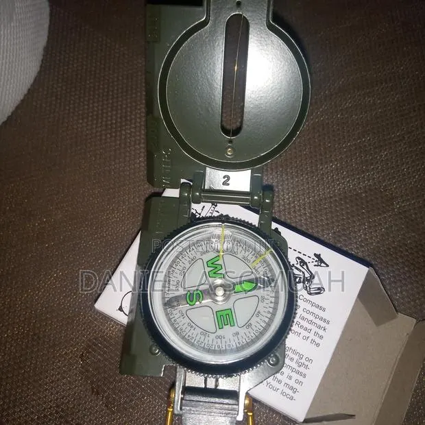 Compass for Hiking · Photo 1
