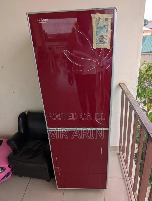 Solid Refrigerator · Photo 1