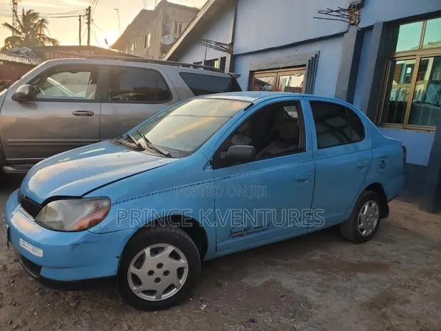 Toyota Echo Sedan 2005 Blue · Photo 1