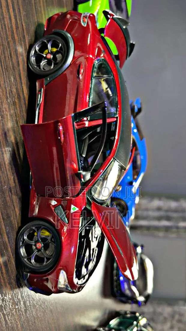 Realistic Alloy Toy Cars 1:18 · Photo 1