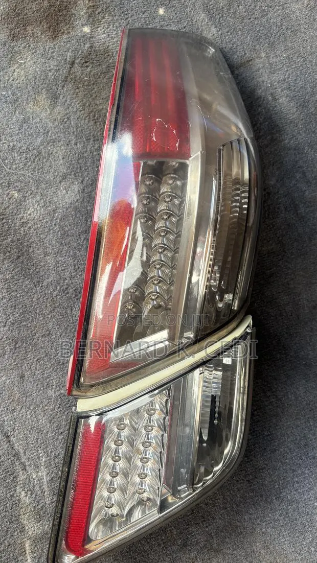 Toyota Camry 2011 Tail Lights ( Right Side) · Photo 1