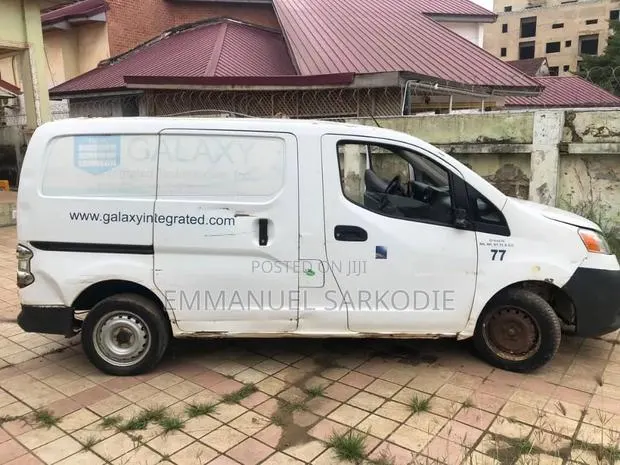 Nissan NV200 2017 White · Photo 2