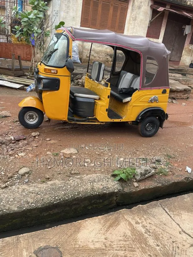 Bajaj 2024 Yellow · Photo 1