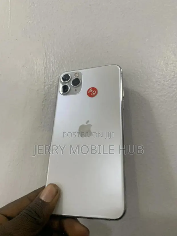 Apple iPhone 11 Pro Max 64 GB White · Photo 1