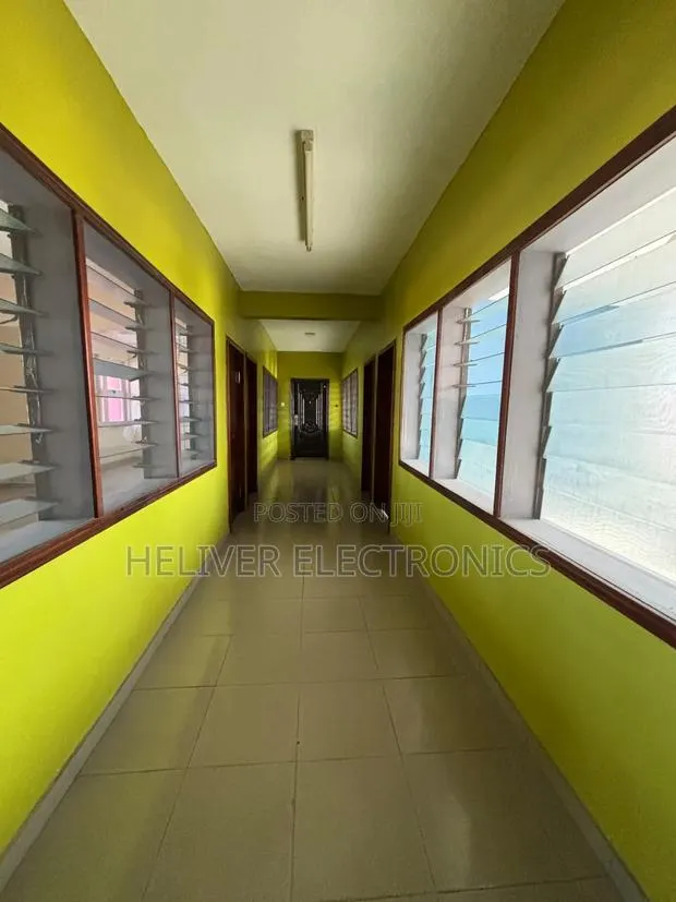 13bdrm Maisonette in Sakumono for sale