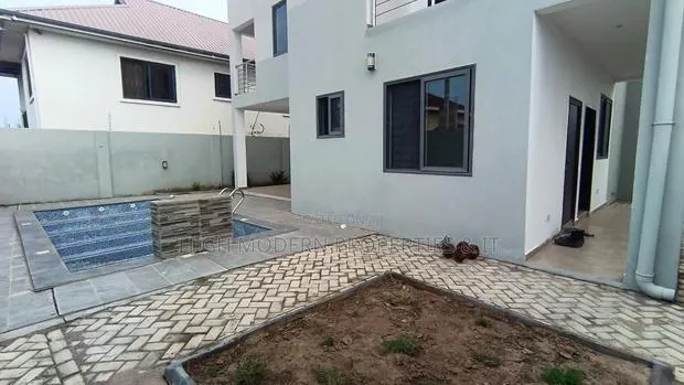 4bdrm House in East Airport, Teshie for rent · Photo 1