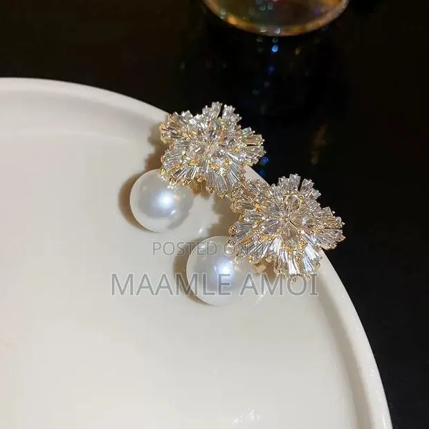 Bridal / Bold Classy Earrings · Photo 1